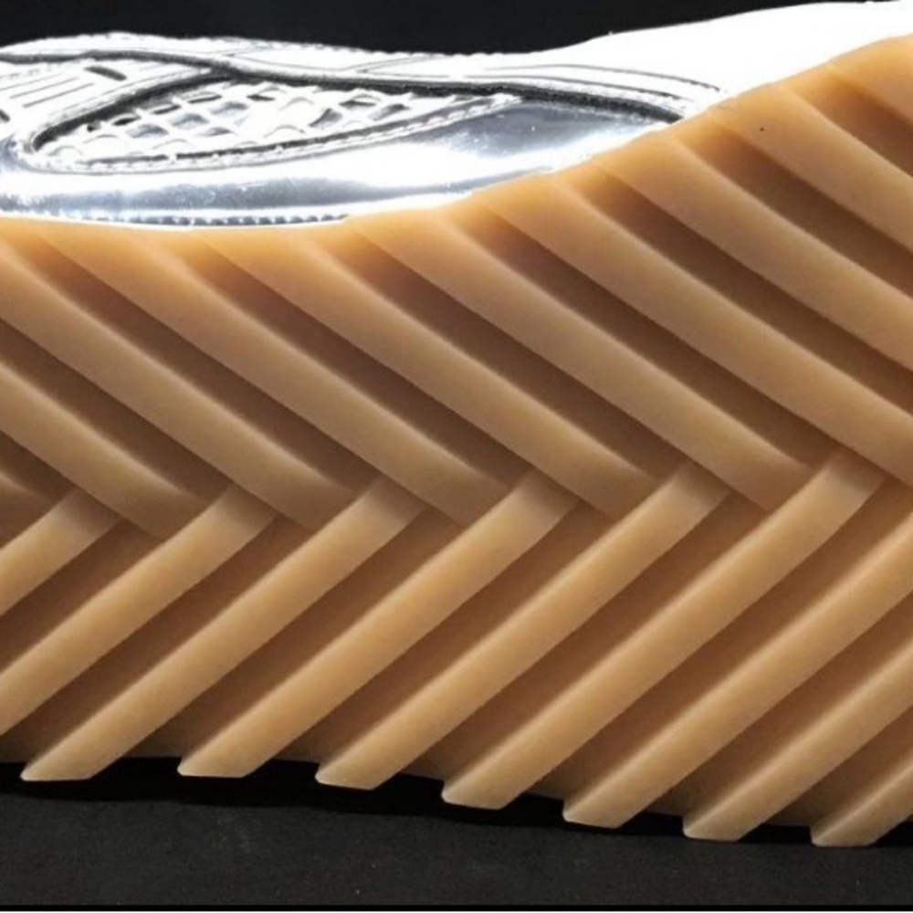 Women’s shoe